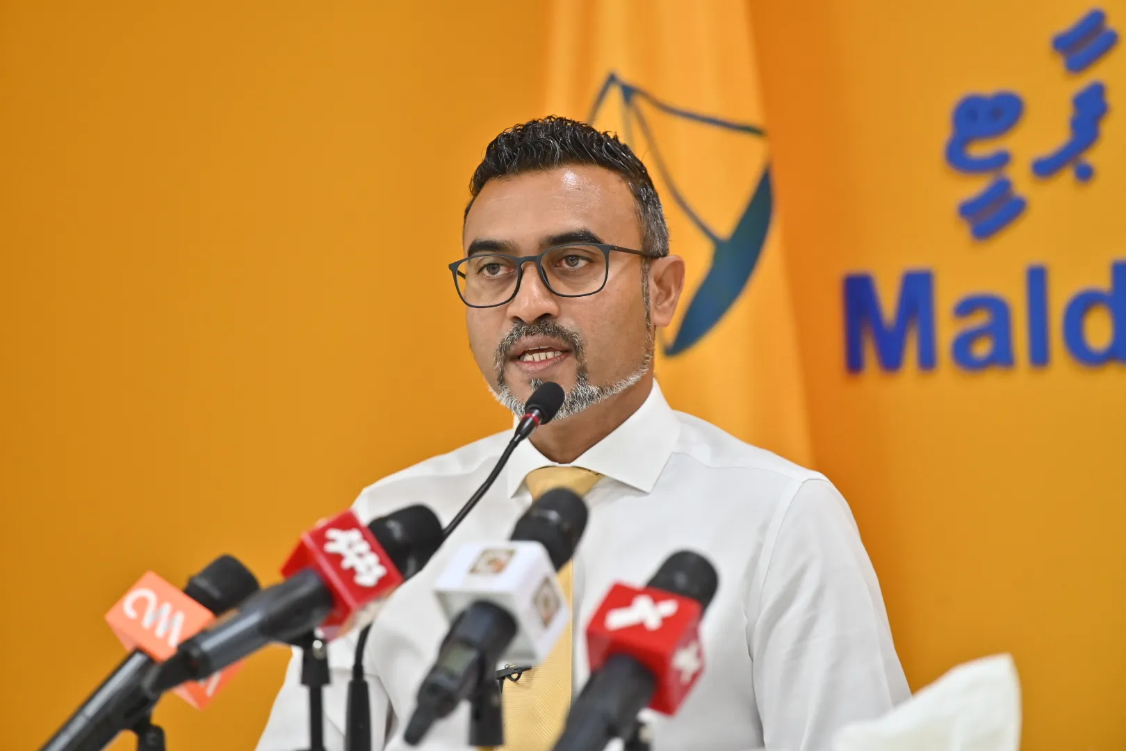 ނާޒިލްގެ ކަންބޮޑުވުން: ވޭޕް މަނާ ކުރުމުން، އޭގެ ވިޔަފާރިކުރާ މީހުންނަށް މިލިއަނުން ގެއްލުންވެއްޖެ!
