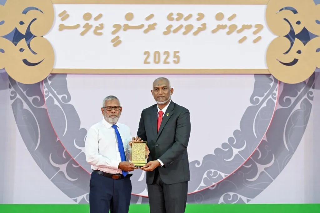 ދައުލަތަށް ޚިދުމަތް ކުރުމުގެ އިނާމު މިއަހަރު 66 ބޭފުޅަކަށް އެރުވުމަށް ނިންމަވައިފި