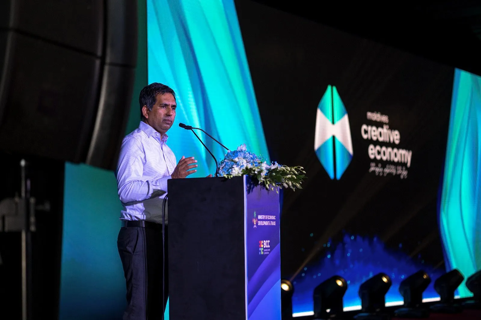 ދިވެހި ޒުވާނުން ކުރިއަރައި ދިއުމަށް އެއްވެސް ހުރަހެއް ނެތް: ވަޒީރު ސަޢީދު