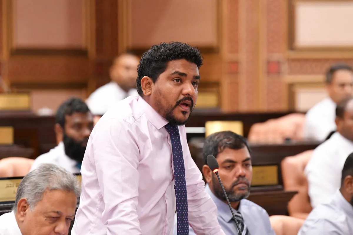 ސިޔާސީ މަގާމުތައް އިތުރުކުރުން ހުއްޓުވަން ގޮވާލައި މަޖިލީހަށް ހުށަހެޅި ކުއްލި މައްސަލަ ބޭރުކޮށްލައިފި