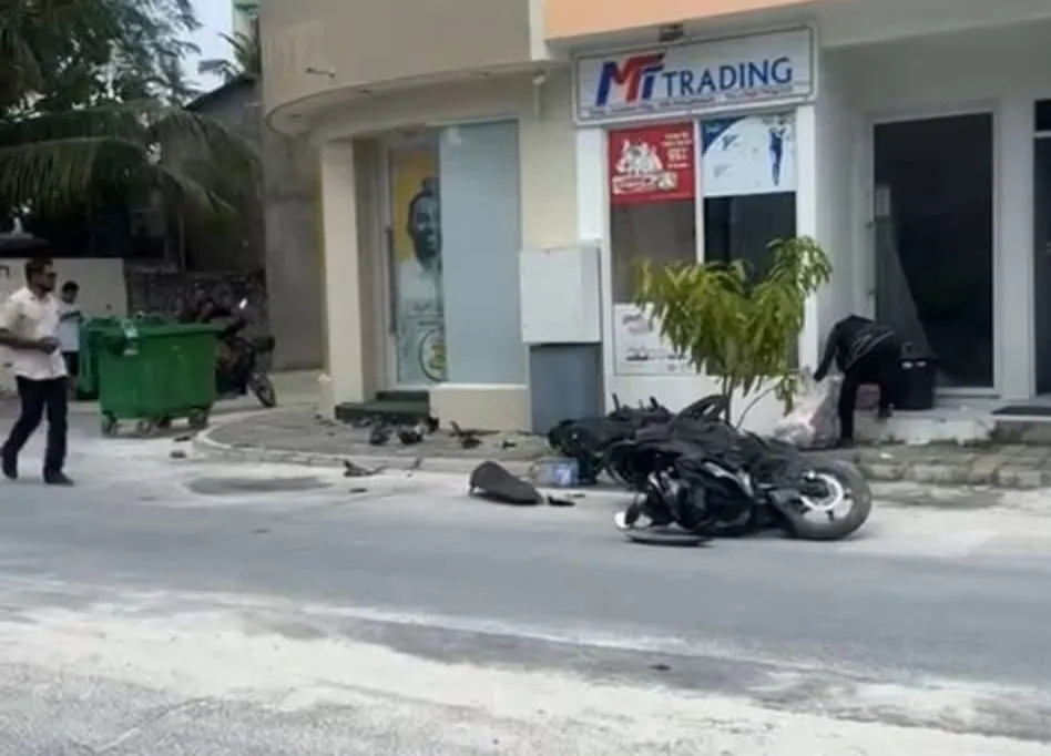 ކުޅުދުއްފުށީގައި ދެ ސައިކަލު ޖެހި އެކްސިޑެންޓުވެ ތިން މީހަކަށް ފަރުވާދެނީ