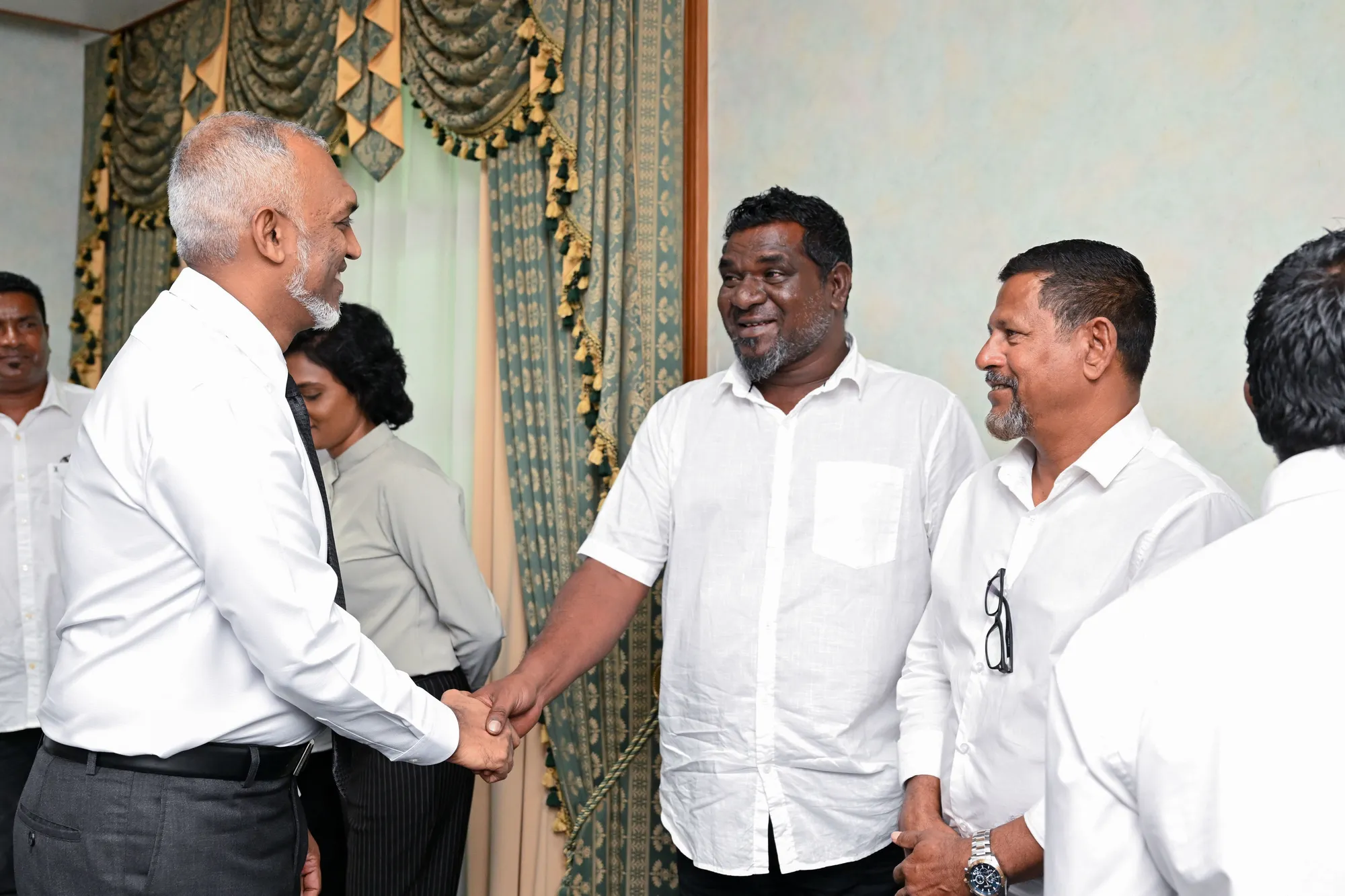 ކެޔޮޅުންގެ ކަންބޮޑުވުންތައް، ރައީސް ޑރ.މުއިއްޒުއާ ހިއްސާކޮށްފި