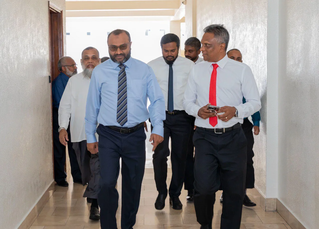 މިސްކިތްތައް މަރާމާތުކޮށް ބެލެހެއްޓުމާއި ގުޅޭގޮތުން ޑރ. ޝަހީމް، ޢާޒިމްއާއެކު މަޝްވަރާ ކޮށްފި!
