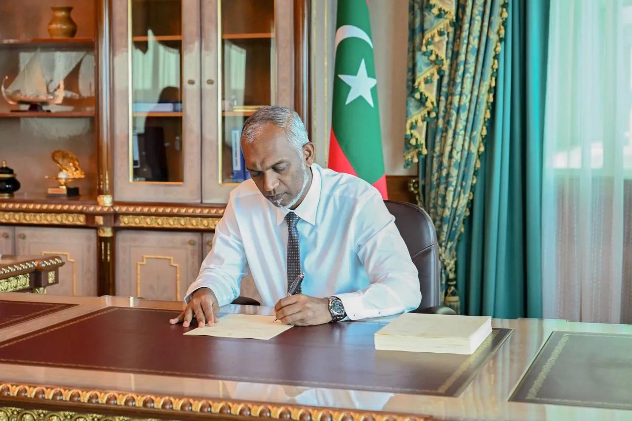 އިންޑަސްޓްރިއަލް ރިލޭޝަންސްއާގުޅޭ ބިލު ރައީސުލްޖުމްހޫރިއްޔާ ތަޞްދީޤު ކުރައްވައިފި