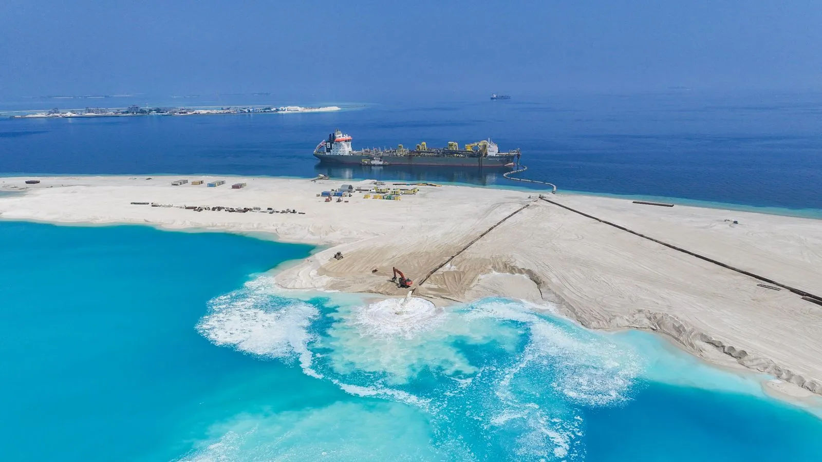 Giraavaru Falhu Reclamation Hits 15% as MACL Deploys Two Dredgers