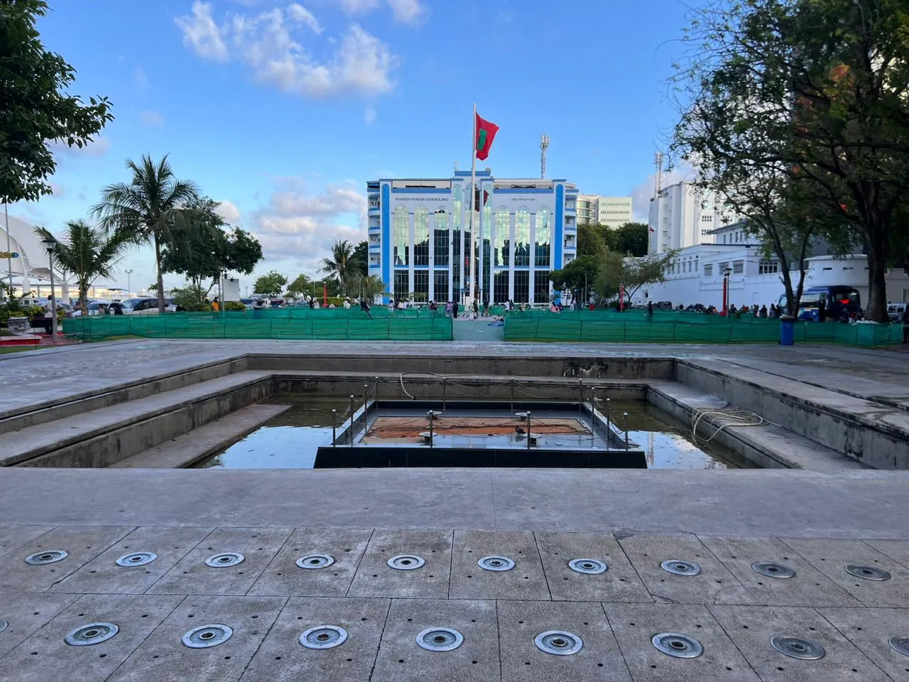 ޖުމްހޫރީ މައިދާނުގެ ފެންއަރުވާ ވަޑާން މަރާމާތުކޮށް ރޯދަމަހު ހުޅުވައިލަނީ