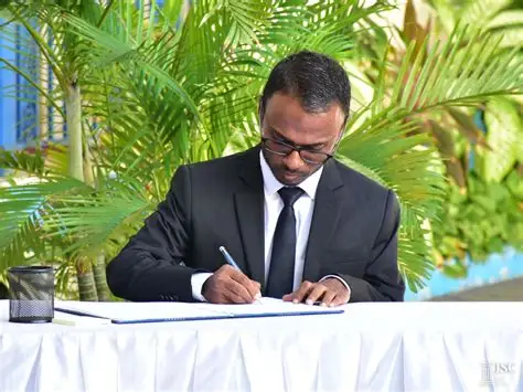 މައްސަލަ ބަލަނިކޮށް ގާޒީ އިޙްސާން އިސްތިޢުފާ ދެއްވައިފި