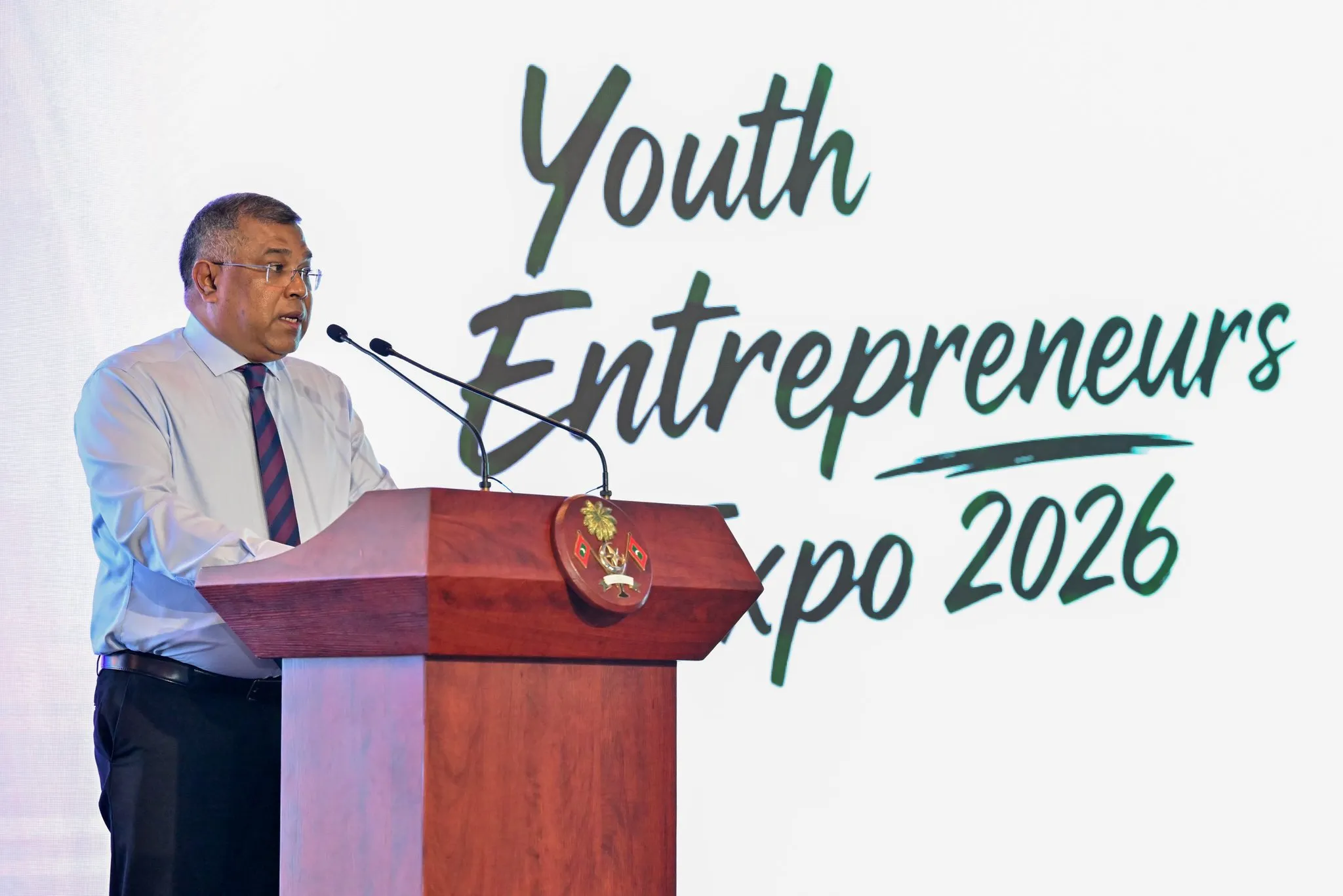ބޭންކުގައި ޑޮލަރު ނެތް ކަމަށް ބުނެ ފަތުރާ ދޮގު ޚަބަރުތަކުގެ ސަބަބުން އިގްތިސާދަށް ނުރައްކާވެދާނެ: ބީއެމްއެލްގެ ސީއީއޯ