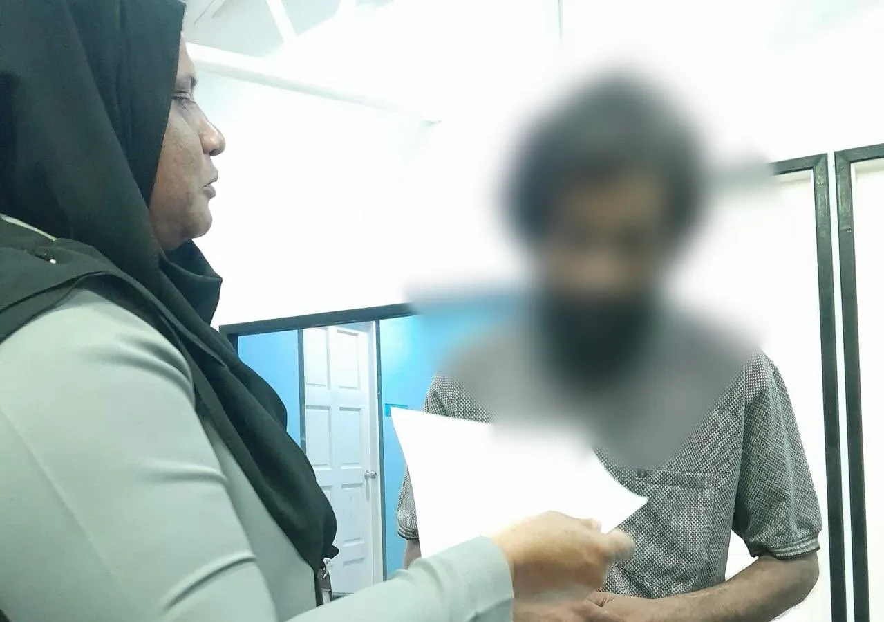 މަގުމަތީގައި ކުނި ބެހެއްޓި މީހަކު ހޯދައިގެން ޖޫރިމަނާކޮށްފި