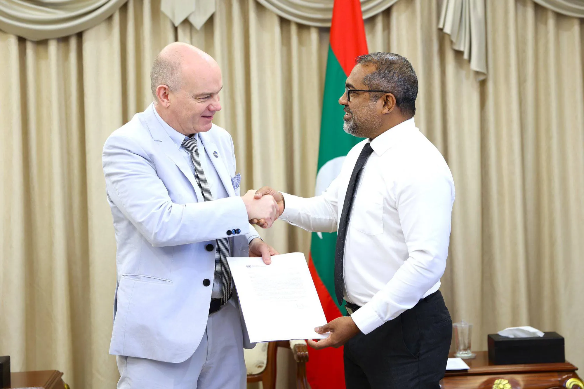 Maldives Minister of Foreign Affairs Dr Abdulla Khaleel (R) and UNODC Regional Representative for South Asia, Kristian Hӧlge (L) (Photo/Foreign Ministry)