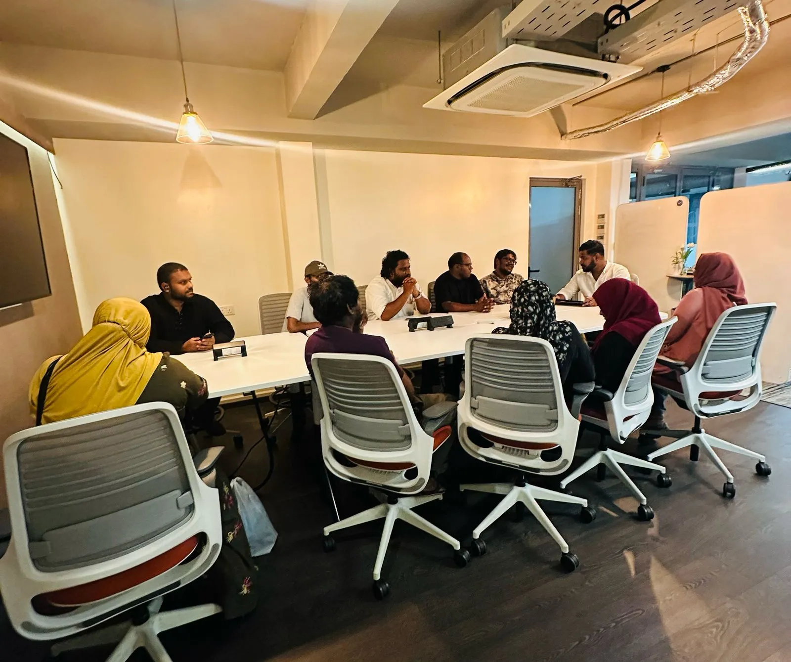 ފުލެޓް ލިސްޓަށް ޝަކުވާ ހުށަހެޅުމަށް ”ދަ ކޮމަނާސް“ ޖަމިއްޔާއިން އެހީވަނީ!