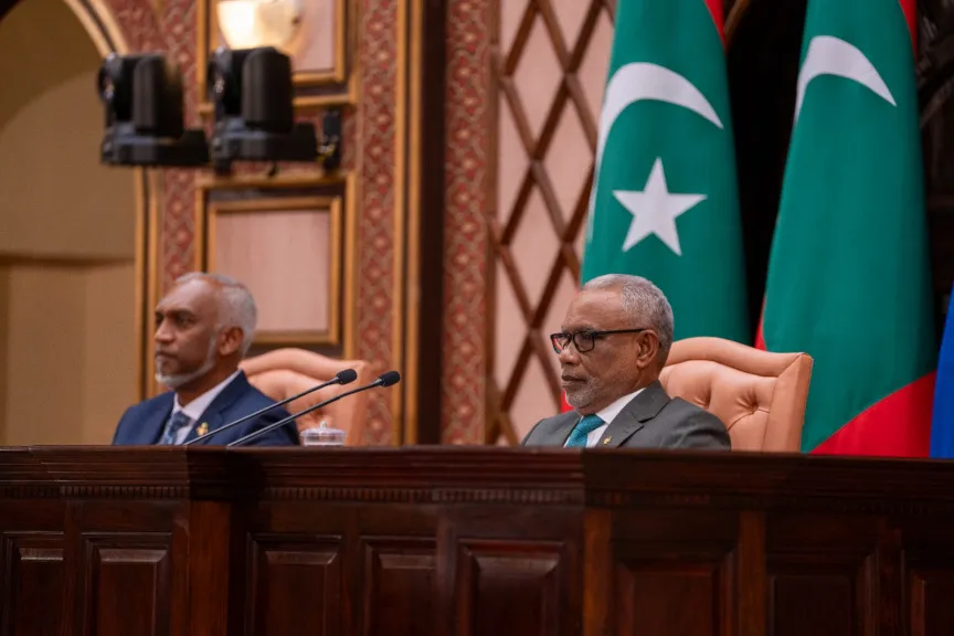 އެމްޑީޕީ މެމްބަރުން އިހުތިޖާޖުކުރުމުން މަޖިލީސް މެދުކަނޑާލައިފި