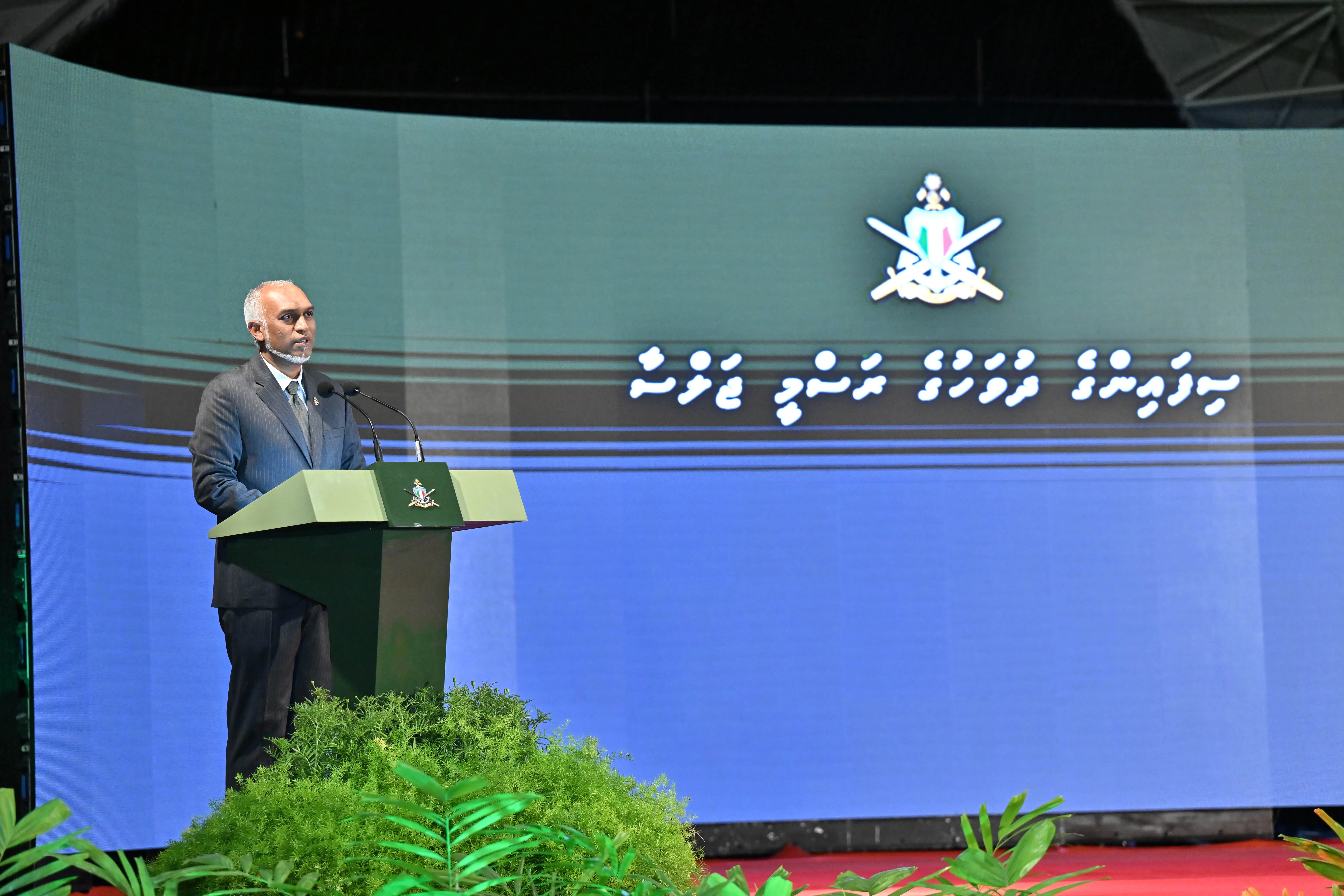 ދިވެހި ޤައުމު ދެކެ ލޯބިވާ ކޮންމެ މީހެއްގެ ހިތުގައި އެންމެ ފަޚްރުވެރި މަޤާމު އޮންނަން ވާނީ ދިވެހި ސިފައިންނަށް ކަމުގައި ރައީސުލްޖުމްހޫރިއްޔާ އަދި ސިފައިންގެ އެންމެ މަތީ ވެރިޔާ ވިދާޅުވެއްޖެ