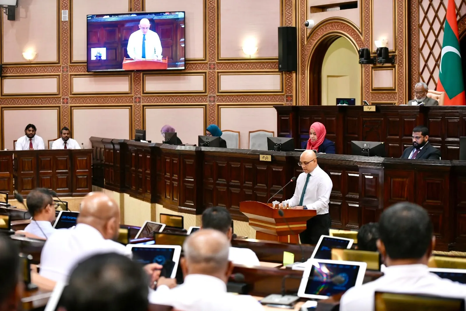 ބަޖެޓު 2027: 2028ގެ ނިޔަލަށް ބަޖެޓު ޑެފިސިޓް ޖީޑީޕީގެ 5 އިންސައްތައަށް ދަށްކުރުމުގެ އަމާޒު  