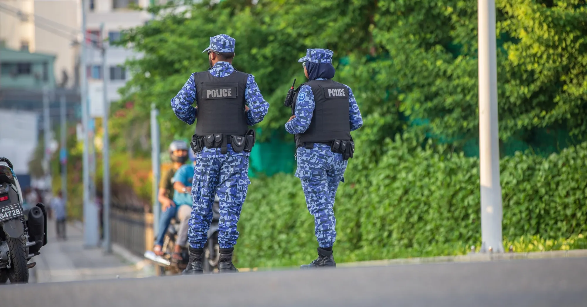 ބަނގުރަލާ ގުޅުންހުރި މައްސަލައެއްގައި އަންހެން ފުލުހަކު ވަކި ކުރުމަށް ލަފާދީފި