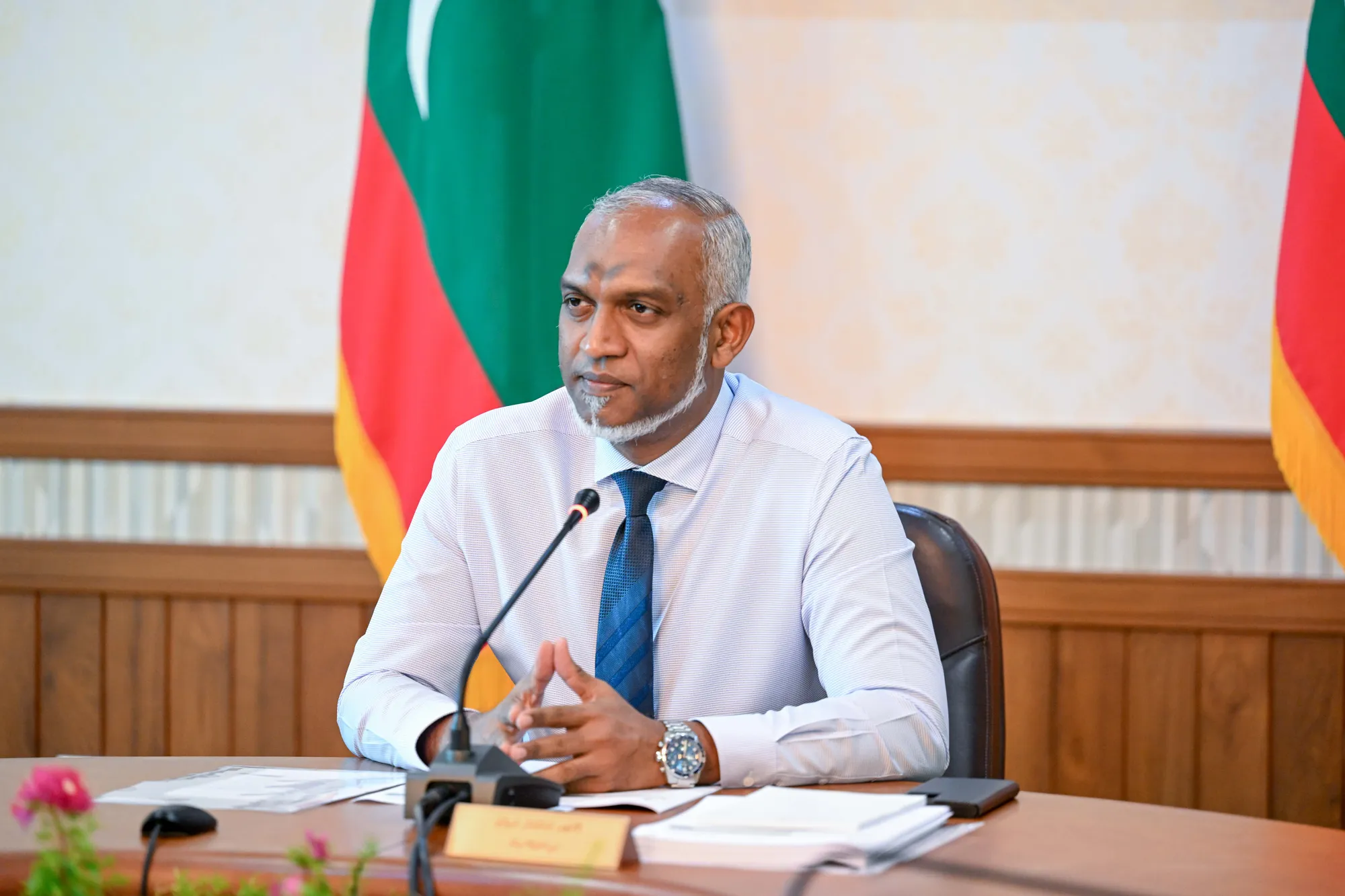ފުޓްބޯޅަ ތަރި އާރިފްގެ އާއިލާއަށް ރައީސް ޑރ.މުޢިއްޒުގެ ތަޢުޒިޔާ