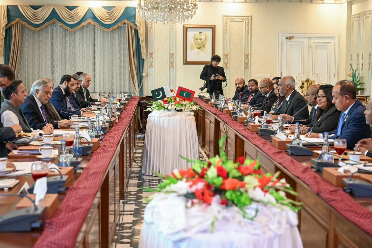 ރައީސްގެ ޕާކިސްތާނު ދަތުރުފުޅު: ދެ ގައުމުގެ ރަސްމީ މަޝްވަރާތައް ކުރިއަށްގެންދަވައިފި