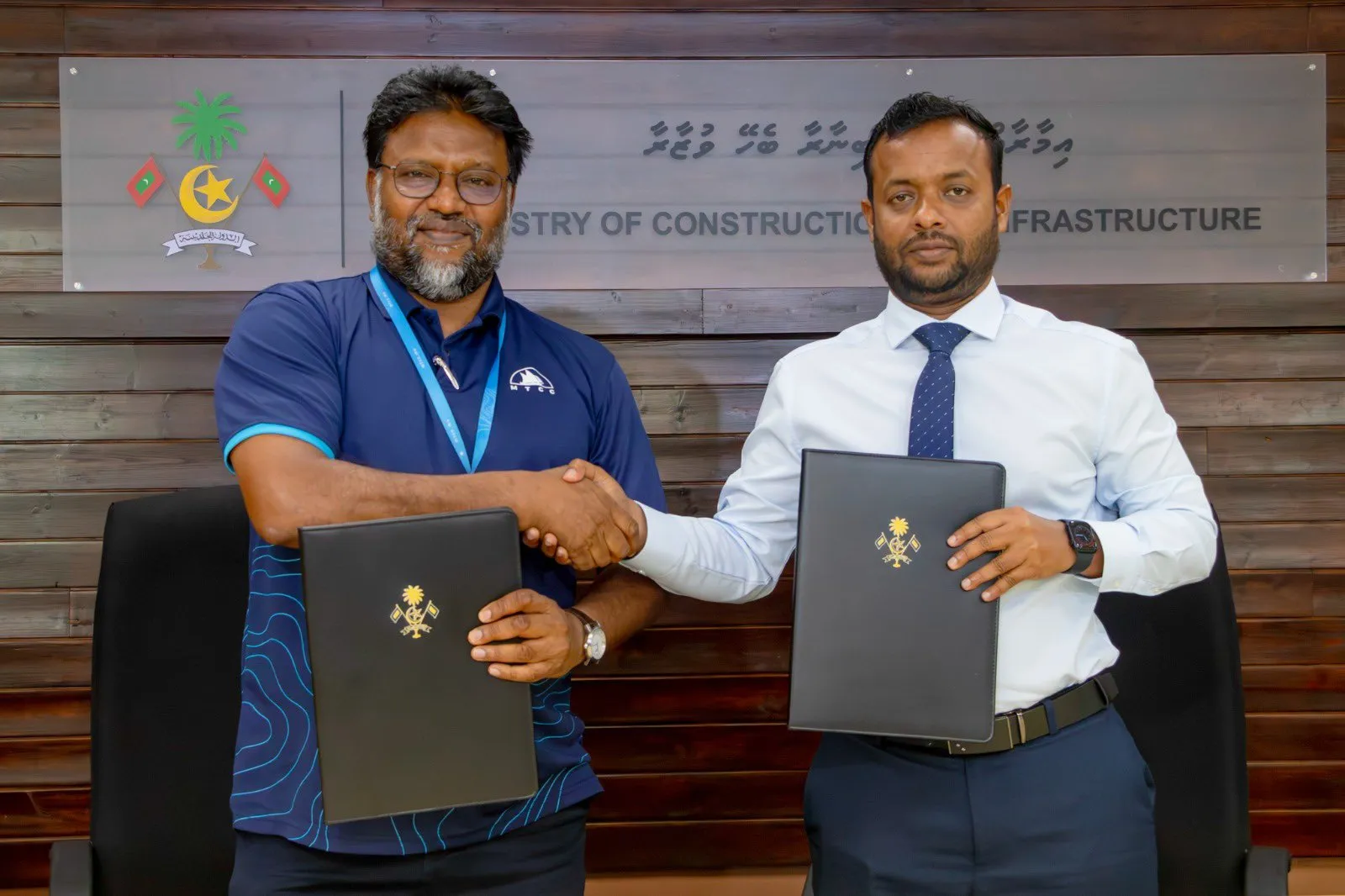 ނިލަންދޫގައި އެއާޕޯޓު އަޅަން ބޭނުންވާ ބިން ހިއްކުމުގެ މަޝްރޫއުގައި ސޮއިކޮށްފި