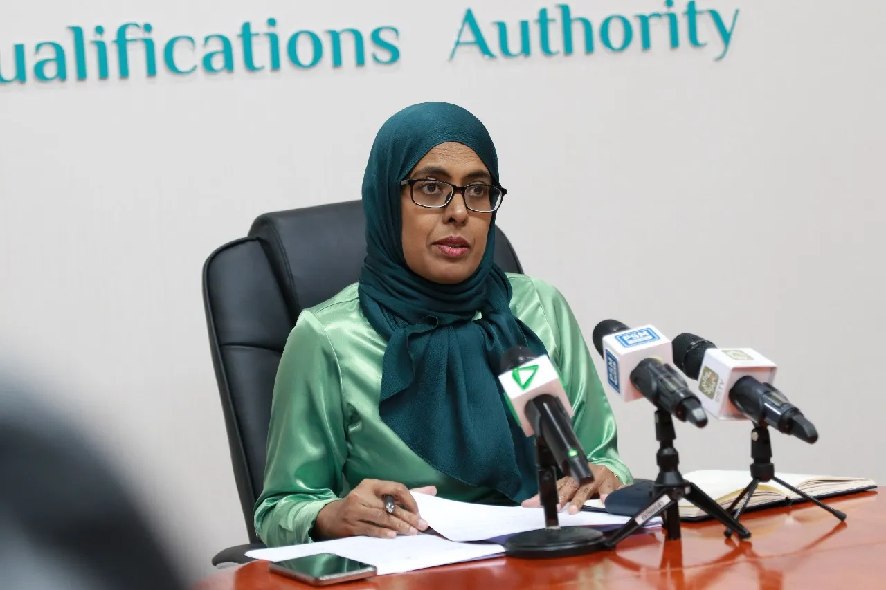 ހުއްދަ ނެތި އޮންލައިން ކޯސްތައް ހިންގާނަމަ ފިޔަވަޅު އަޅާނެ: އެމްކިޔުއޭ