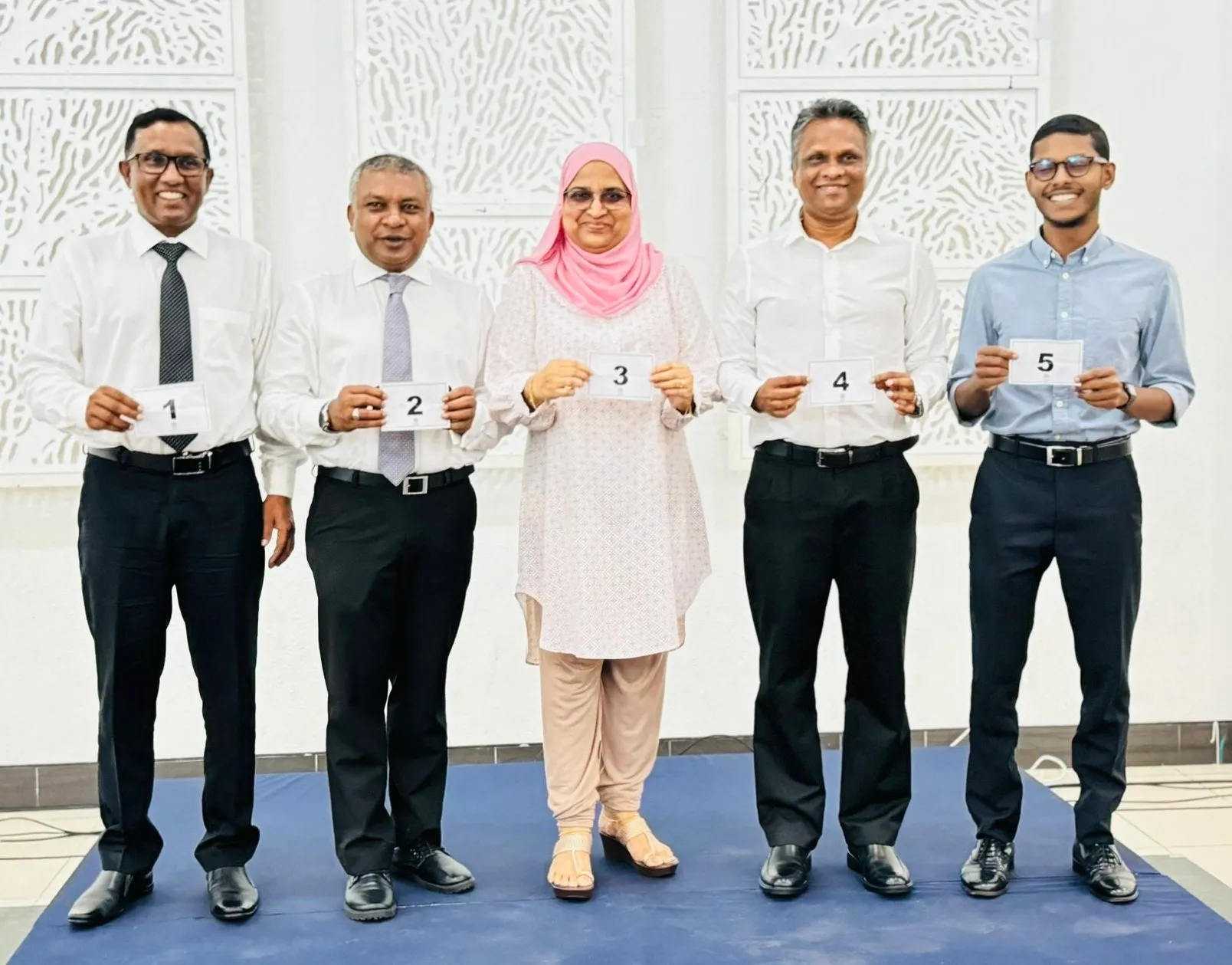 މާލެ ސިޓީގެ މޭޔަރު ކަމަށް ކުރިމަތިލައިފައިވާ ކެނޑިޑޭޓުން-- ފޮޓޯ: އިލެކްޝަންސް
