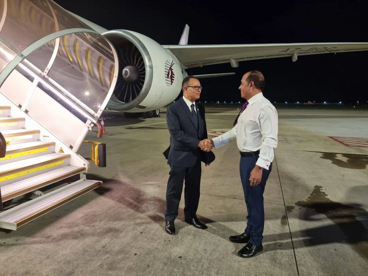 އީރާނުގެ ރައީސް ފަސްދާނުލުމުގައި ބައިވެރިވެވަޑައިގަތުމަށް ވަޒީރު އާދަމް ޝަރީފް ފުރާވަޑައިގެންފި