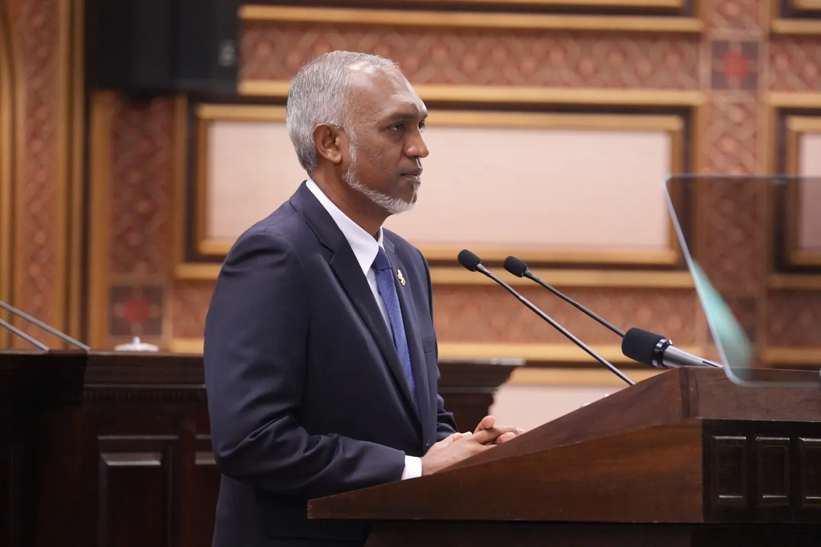 އިސްތިސްނާ ޙާލަތްތައް ފިޔަވައި ސިޔާސީ އިސް މަޤާމުތަކަށް މީހުން އިތުރަށް ނުނަގަން ރައީސް ނިންމަވައިފި!