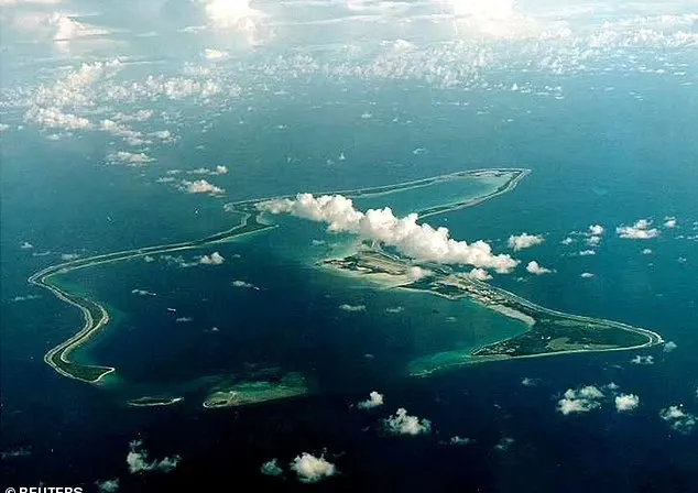 ޗާގޯސްގެ ފުރިހަމަ މިނިވަންކަން މޮރިޝަސްއަށް ދޭން އިނގިރޭސިން އެއްބަސްވެއްޖެ