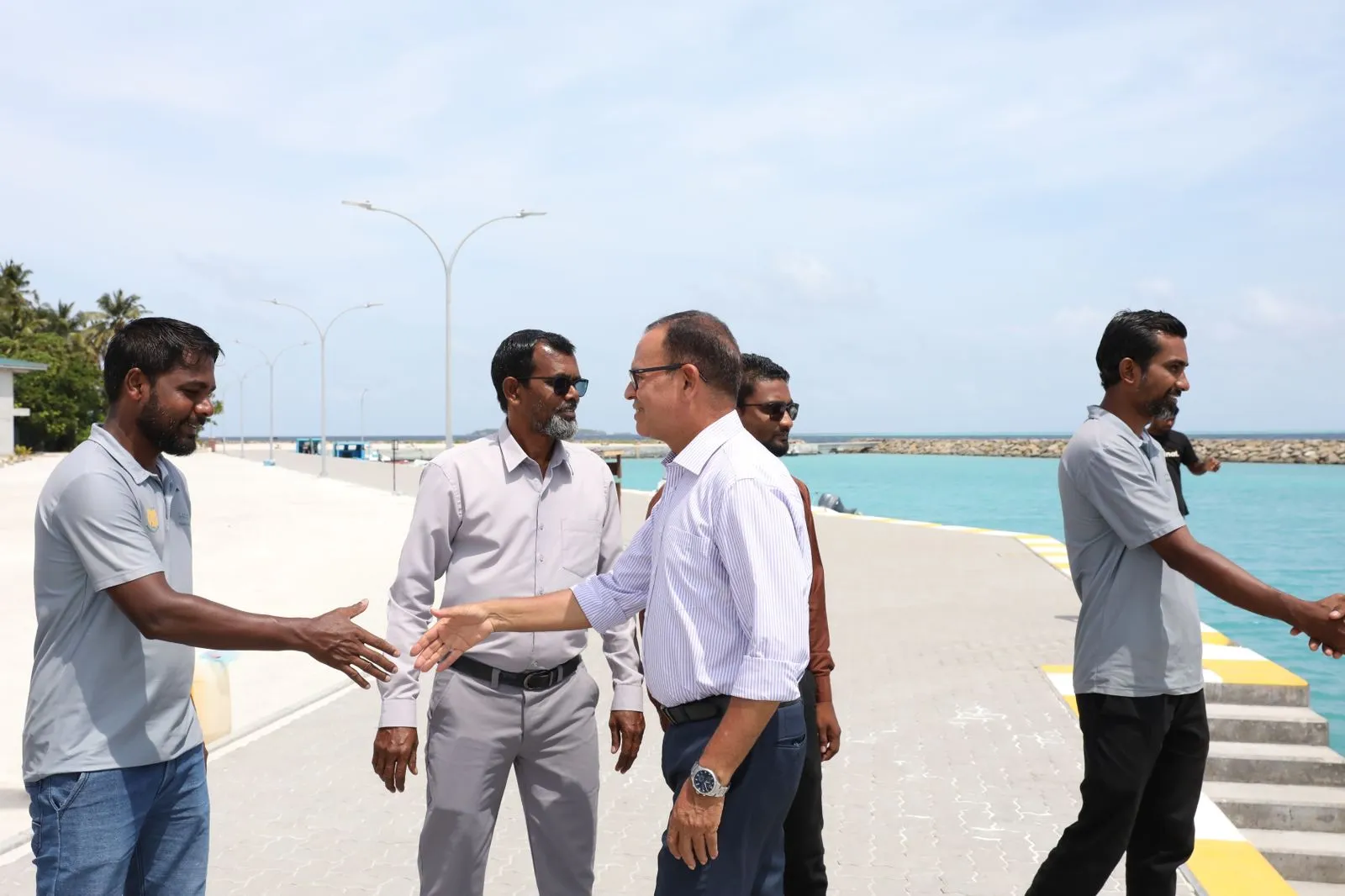 ވަޒީރު އާދަމް ޝަރީފު ބ. އަތޮޅަށް ވަޑައިގެންފި