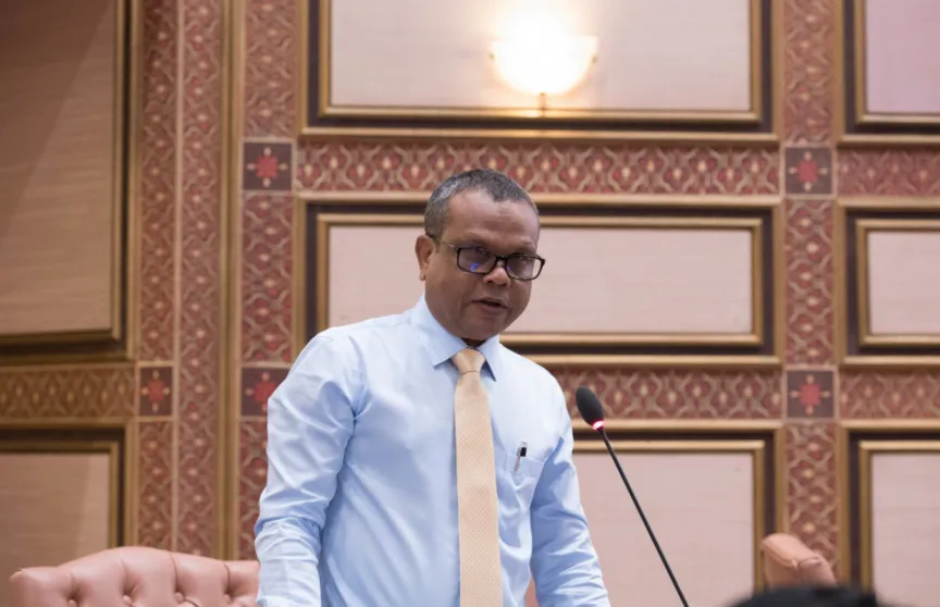 ނަން އަބުރާ ގެންދިޔައީ ޕާޓީތަކަށް ނިސްބަތްވާ ތިން ކެންޑިޑޭޓަކާއި، އަމިއްލަ ކެންޑިޑޭޓެއް: އީސީ