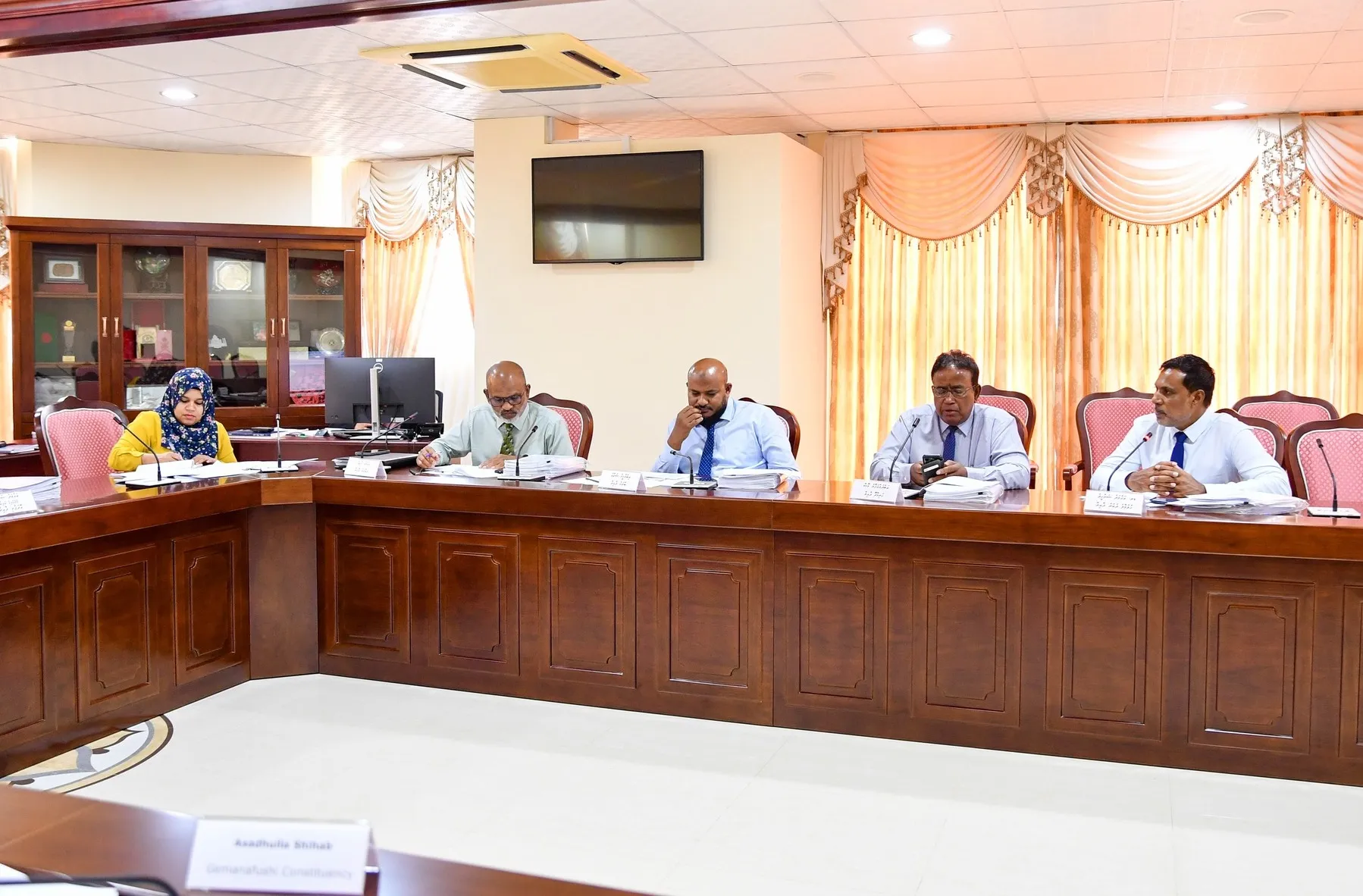 ވެންޓިލޭޓަރު މައްސަލާގައި ދުބާއީ ކުންފުނީގެ ވެރިޔާ ހޯދަން ރެޑް ނޯޓިސް!