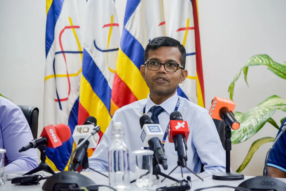 ކޭބަލް ވިއުގައިގެ މަތީގައި އަދިވެސް އިޝްތިހާރު ބޯޑު ހަރުކުރަމުންދާތީ އެމްޑީ ފަހުމީގެ ކަންބޮޑުވުން