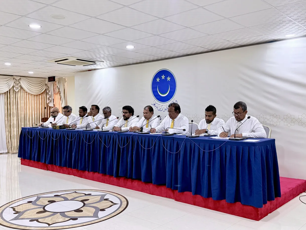 މަޖިލީސް ރައީސްއާއި ވަޒީރުންގެ މުސާރަބޮޑުކުރަން ނިންމި ނިންމުމުގައި ބައިވެރިއެއް ނުވަން؛ ދައުލަތުގެ ޚަރަދަށް 40 މިލިއަން ރުފިޔާ އިތުވާނެ: އެމްޑީޕީ