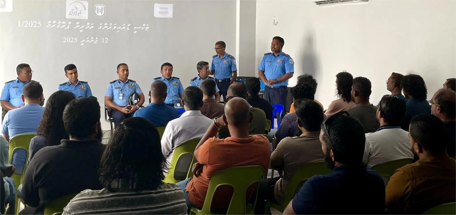 ޓެކްސީ ޑްރައިވަރުން މަގުތަކަށް އަހުލުވެރިކުރުވަން ފަށައިފި