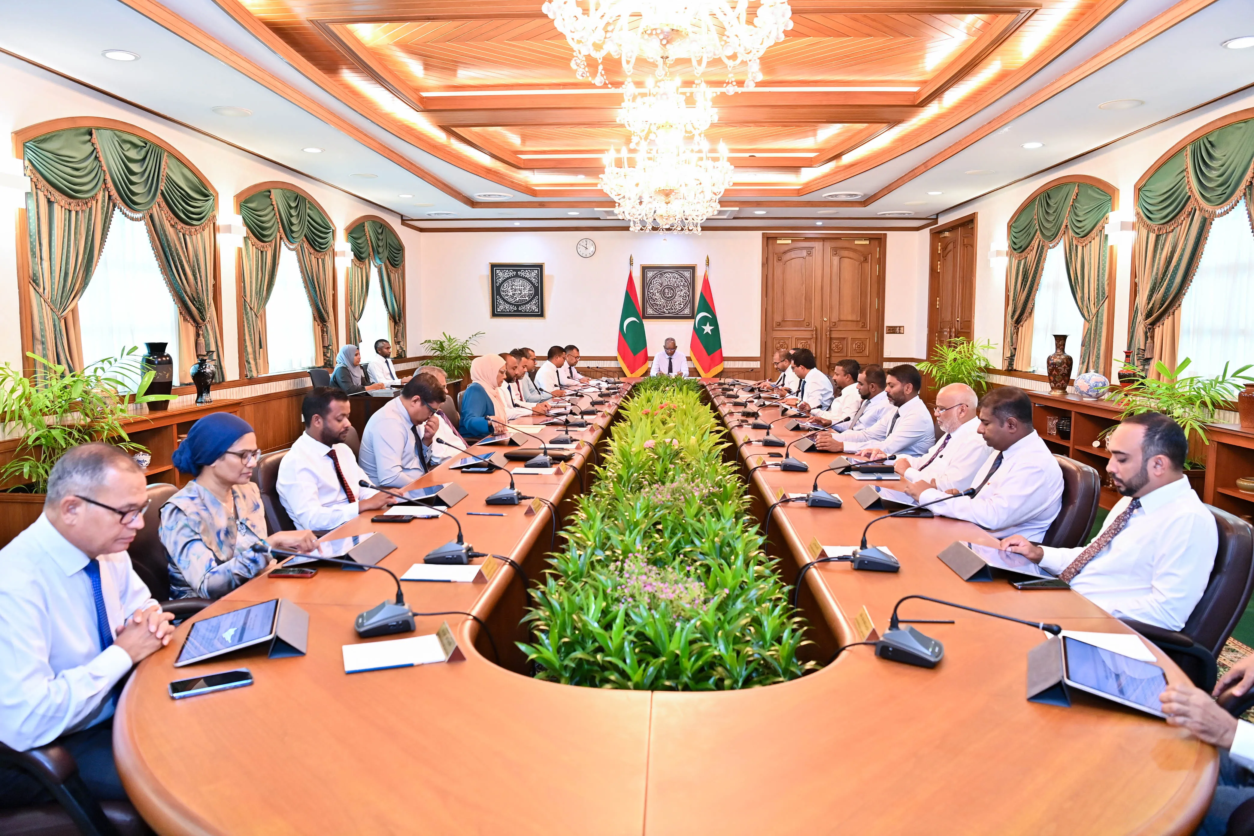 ފަންނީ ލަފަޔާއި މަޝްވަރާ ހޯދަން ރައީސް އޮފީހުން ކޮމިޓީތަކެއް ހަދަނީ