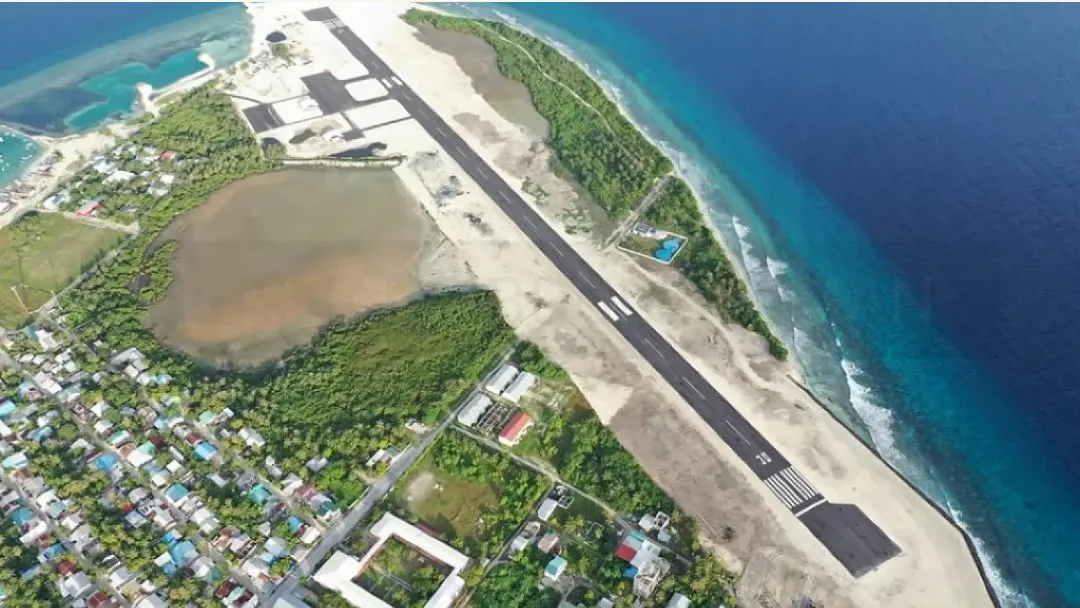 ކުޅުދުއްފުށީ އެއާޕޯރޓަށް ފުރަން ދިޔަ އަންހެނެއްގެ އަތުން ވަޒަނެއް ފެނިއްޖެ