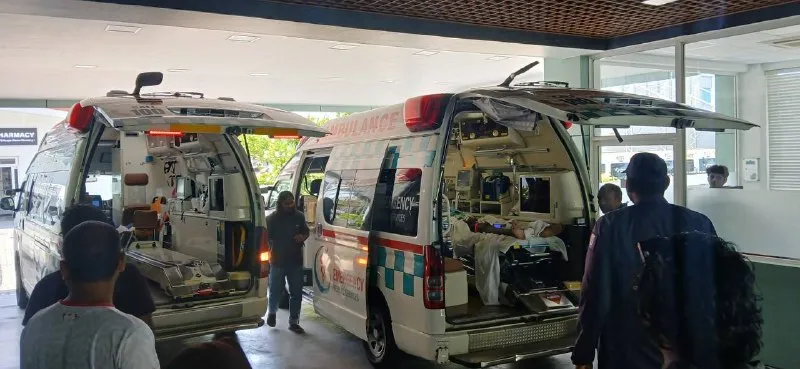 Accident victims being taken to IGMH (Photo/Fainu Online)
