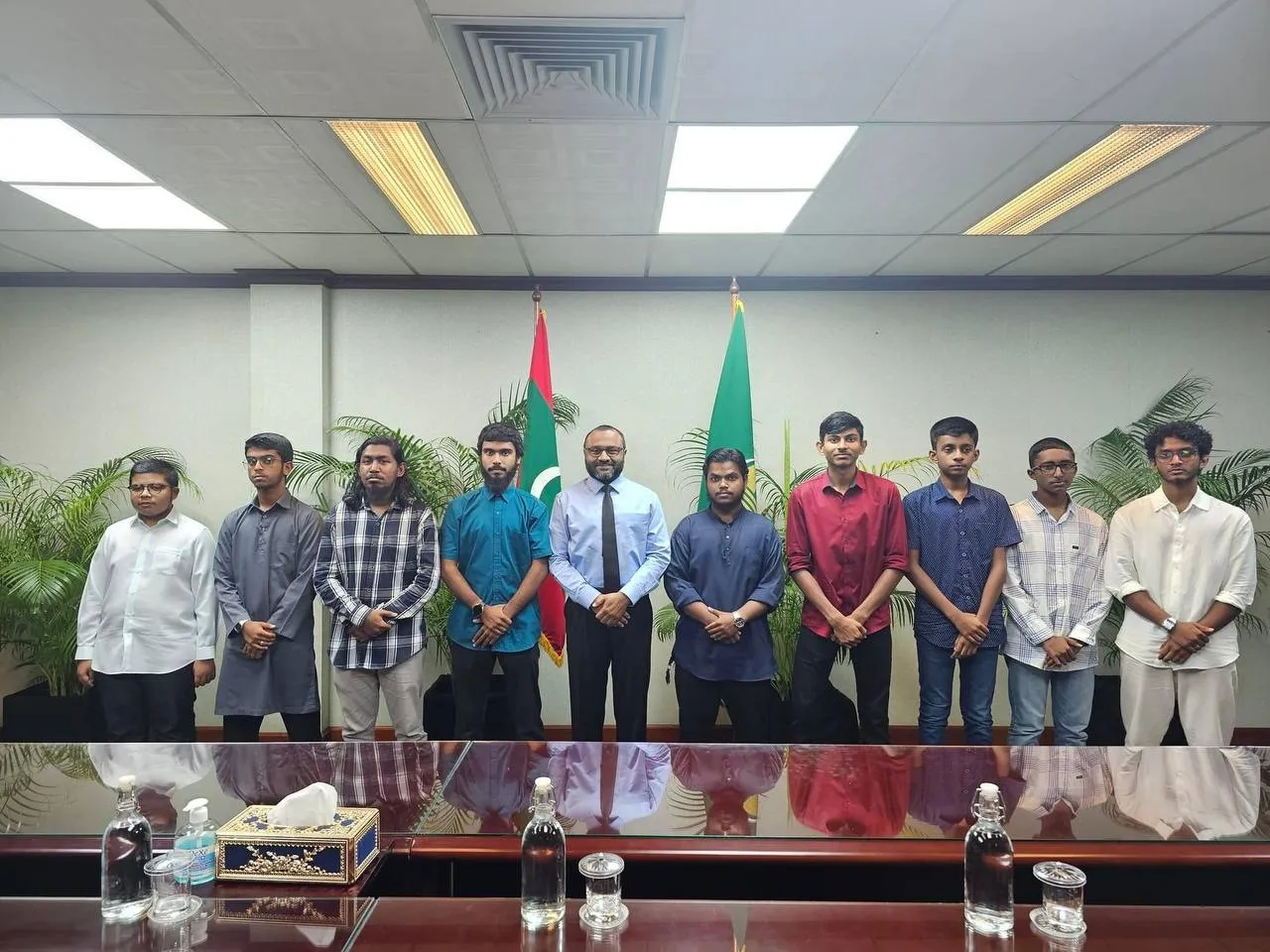 އިމާމުވެ ހުކުރު ކުރުމަށް 100 ޒުވާނުން ކުރިމަތިލައިފި