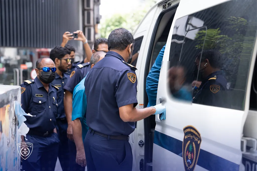 ގަވާއިދާ ޚިލާފަށް ވިޔަފާރި ކުރަމުންދިޔަ ބިދޭސީންތަކެއް އެސްއެމްއީ ހަބުން ހައްޔަރުކޮށްފި