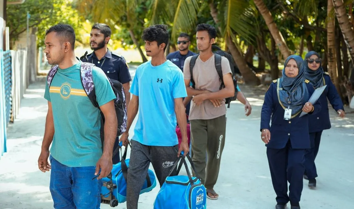 Maldives Immigration conducting raid in R.Dhuvaafaru (Photo/Maldives Immigration)