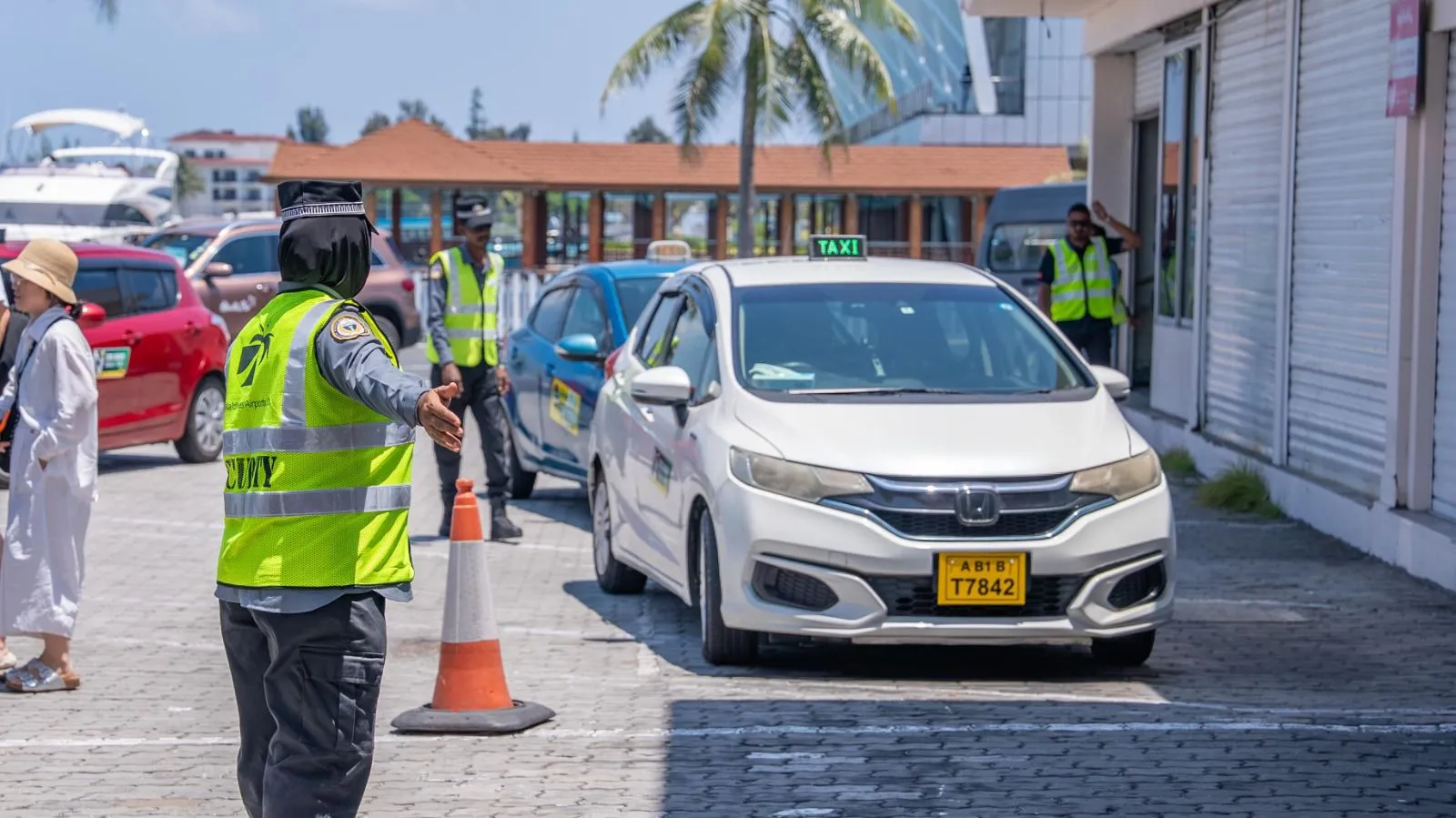 އެއާޕޯޓުަގެ ޓަރމިނަލް 2 ކައިރިން ޓެކްސީ ލިބޭ ގޮތް ހަދައިފި