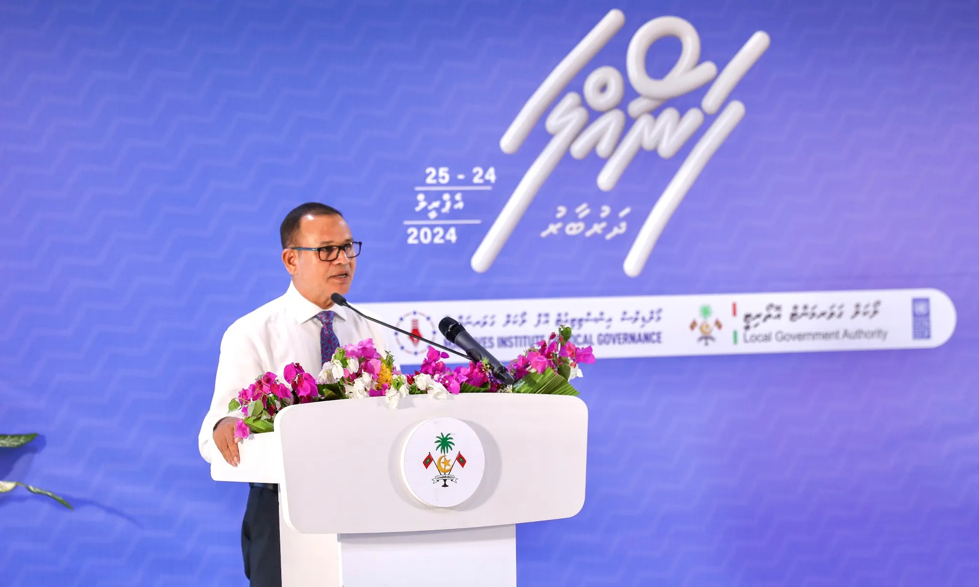 އަތޮޅު ކައުންސިލްގެ އިޚްތިޞާޞް ވަކިކޮށް, މެންޑޭޓް މި ސަރުކާރުން ކަނޑައަޅާނެ: ވަޒީރު އާދަމް ޝަރީފް
