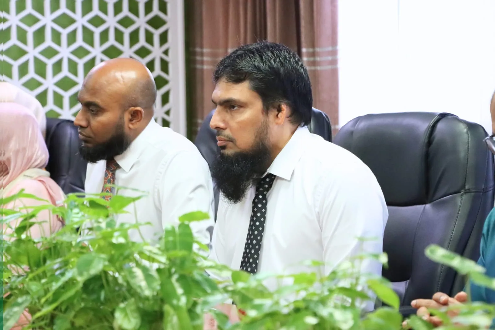 މައުމޫން ފައުންޑޭޝަނުން އައިޔޫއެމްގެ ދަރިވަރަކަށް މަތީ ތަޢުލީމުގެ ސްކޮލަރޝިޕެއް ދިނުން