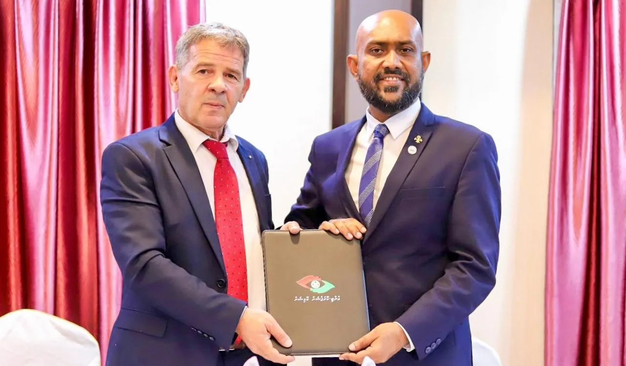 Maldives Anti-Corruption Commission President Uz. Adam Shamil (Right) and  Palestinian Anti-Corruption Commission president  Dr Raid Mahmood Radwan (Photo/Maldives   Anti-Corruption Commission )