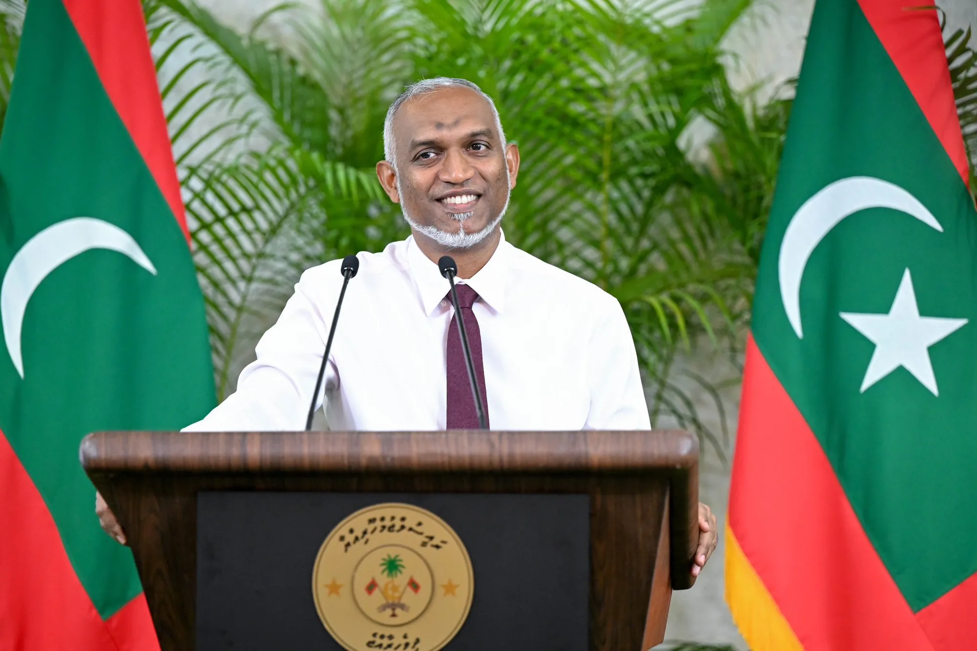 އެންމެ ދިގު ނޫސްވެރީންގެ ބައްދަލްވުން، ރައީސް މުއިއްޒު އެ ވަޑައިގަންނަވަނީ ރެކޯޑަކާ ދިމާއަށް