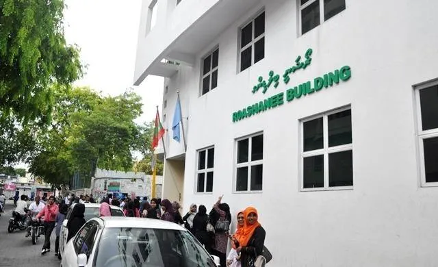 ކާބޯތަކެތި ވިއްކާ ތަންތަނުގެ ލައިސަންސް އާކުރުން ތިން މަސްދުވަހަށް ފަސްކޮށްފި