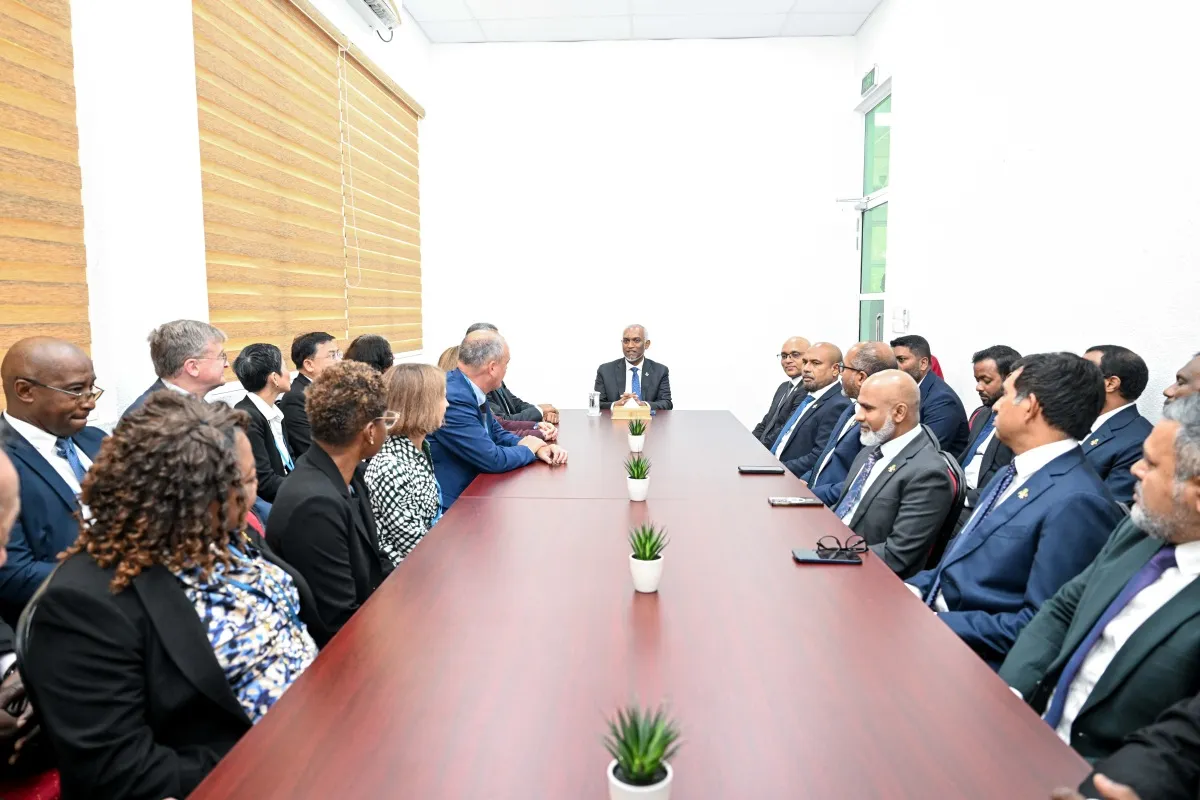 President Dr. Muizzu  meeting with senior audit officials and international representatives (Photo/President's Office)