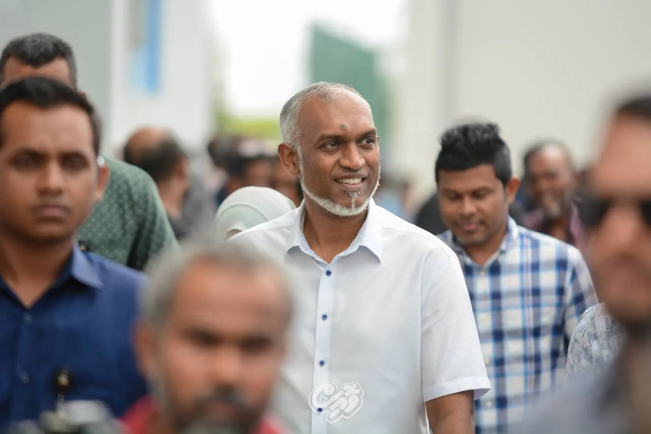 މާލޭގައި އީދު ވެދުމާއި ދިޔުން ރައީސް ޑރ.މުޢިއްޒުގެ އަރިހަށް!
