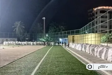 އާރުޑީސީއިން ރ. މަޑުއްވަރީ ފުޓުބޯޅަ ދަނޑުގައި ޓާރފްއެޅުމުގެ މަސައްކަތްކޮށްފި