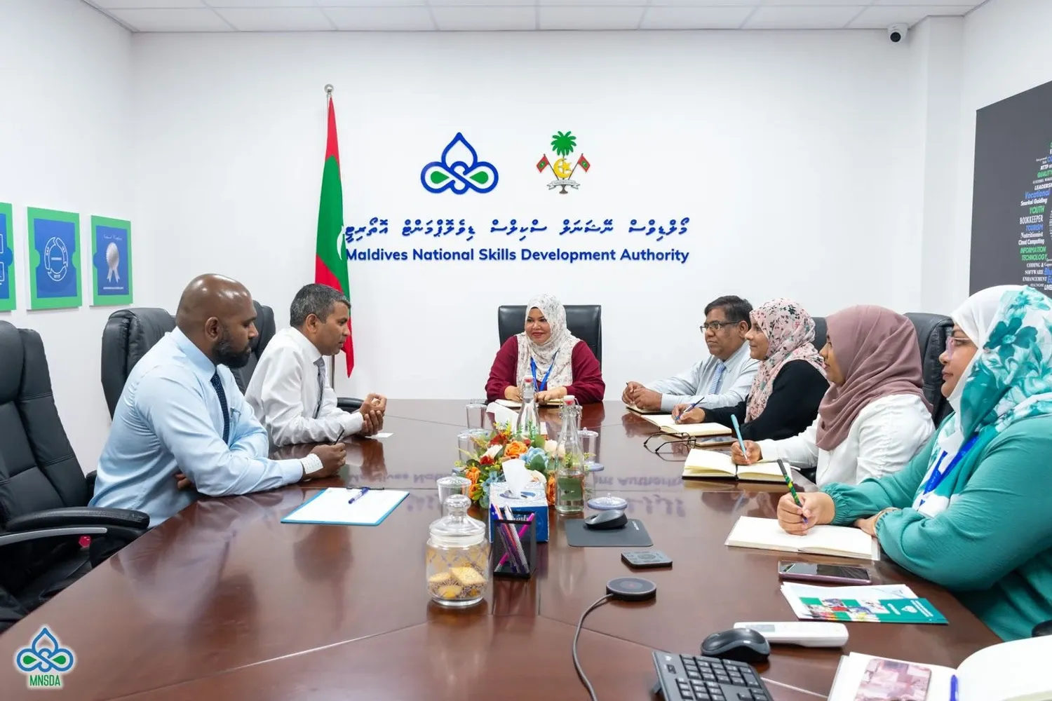 އެންސީޕީއެލްއީ އިންސްޓިޓިއުޓް ރަޖިސްޓްރީކުރުމާއި ގުޅޭގޮތުން މަޝްވަރާކޮއްފި