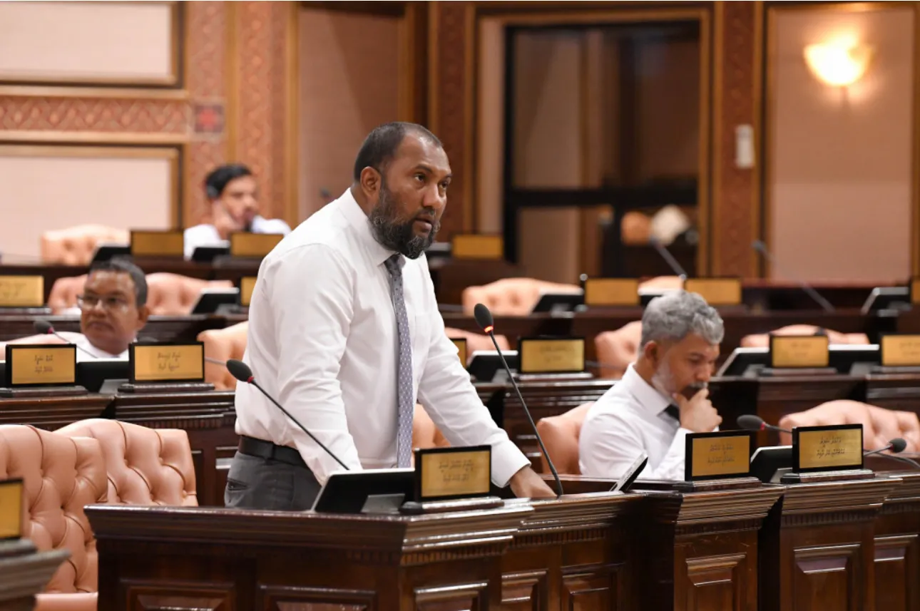 ވޭޕާއި އީ ސިނގިރޭޓް މަނާ ކުރާ ބިލް މަޖިލީހަށް ހުށަހަޅައިފި!